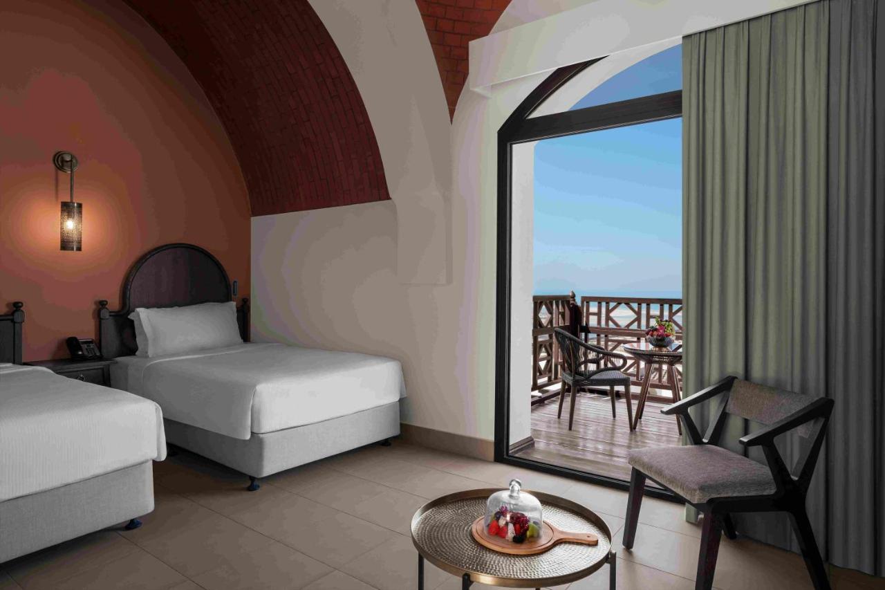 Zweibettzimmer mit Meerblick und Zugang zum Cove Club