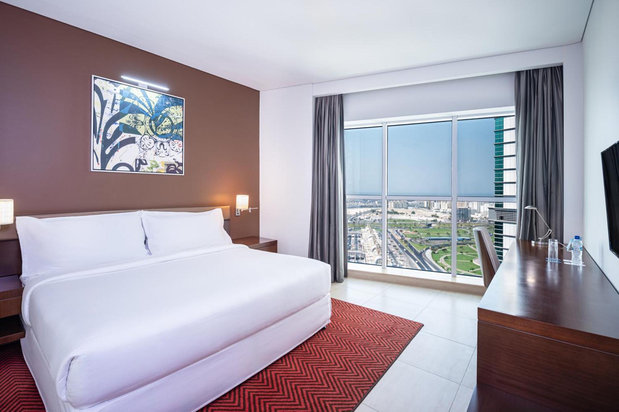 Executive room, Guest room, 1 King, Skyline view