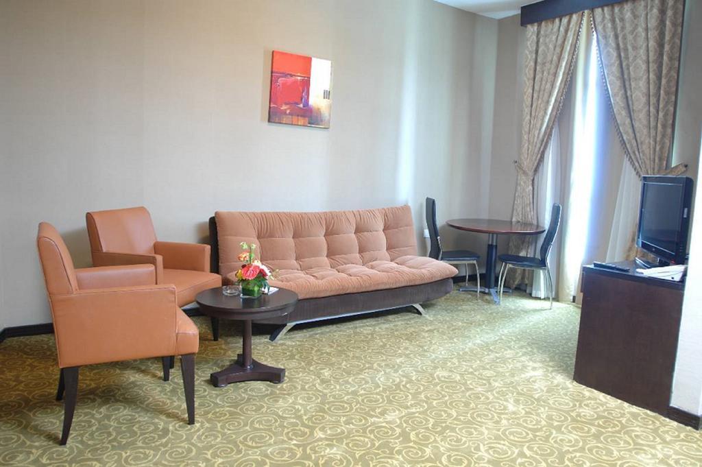 One-Bedroom Suite,699492321:JPEG