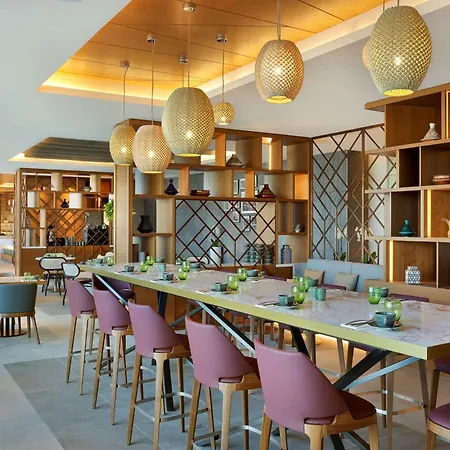 Doubletree By Hilton Sharjah Waterfront Hotel And Residences-3