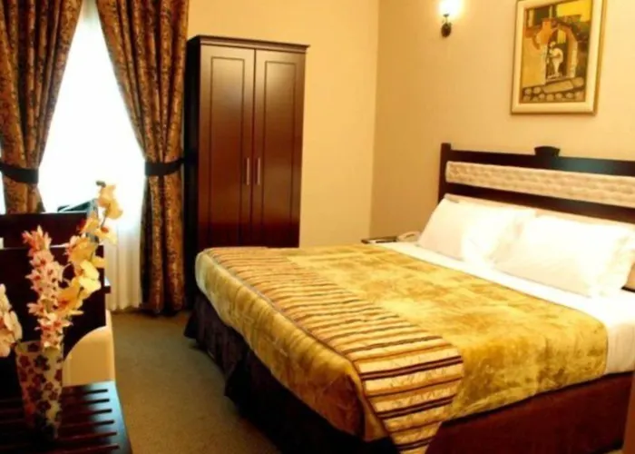 Al Bustan Tower Hotel Suites